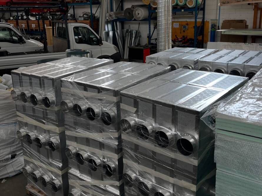 Maxi lavoro a Milano

Più di 300 plenum e accessori pronti per partire verso il ...